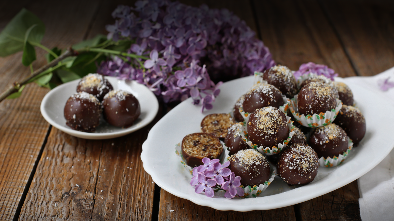 Plazma balls with dates and coconut