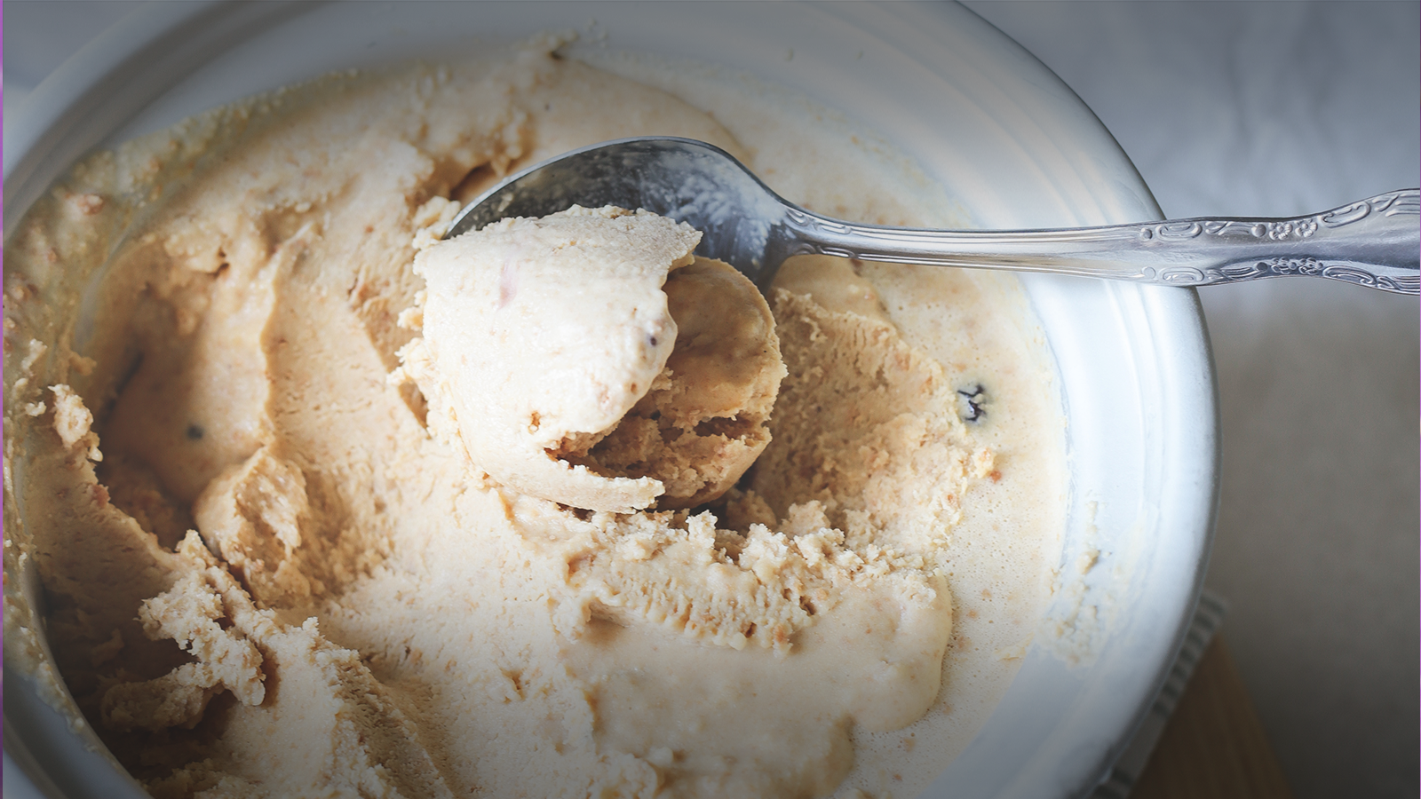 Plazma ice cream with drunken cranberries